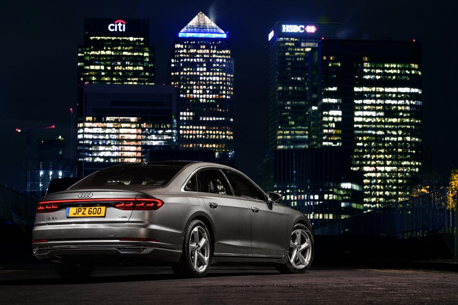  Audi A8 L 50 TDI Quattro (D5) 2017 года  (UK) (фото 37 из 40)